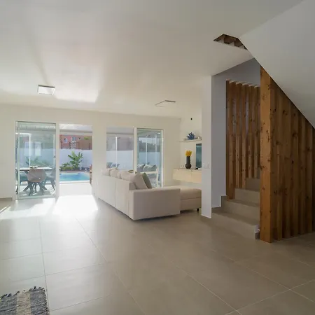Buena Onda Modern Design, Heated Pool ヴィラ
