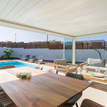 Buena Onda Modern Design, Heated Pool 코라레호