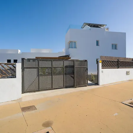 Buena Onda Modern Design, Heated Pool Villa