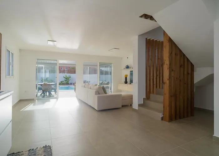 Buena Onda Modern Design, Heated Pool Βίλα